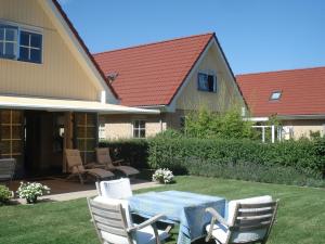 Two-Bedroom Holiday Home room in Schoorlseduyn