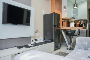 Great Choice 1BR at Brooklyn Alam Sutera Apartment By Travelio