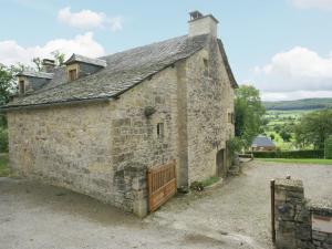 Maisons de vacances Rustic Holiday Home in Saint Geniez d Olt with a Garden : photos des chambres