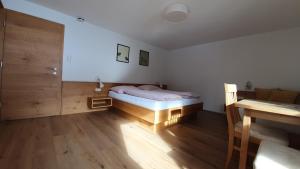 Triple Room with Balcony room in Pension Schnaitl