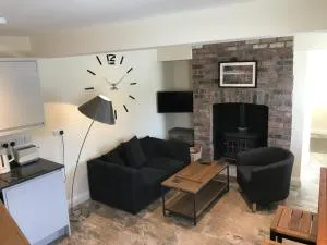 Bettws Hall Accommodation - Highgate