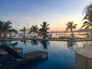 Amazing condo Sea Front top location in La Paz - salty water pool and jacuzzis