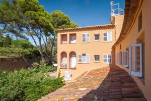 Carretera de Aiguablava, 3, 17255 Fornells, Begur, Spain.