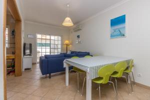 4 bedroom villa wi-fi and shared pool by ALGARVEMANTA