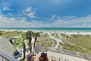 Two-Bedroom Apartment room in Gulf-View Condo with Balcony Pool & Beach Access condo