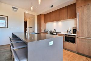 Modern 1BR Residence in Canyons VillageSki In Out