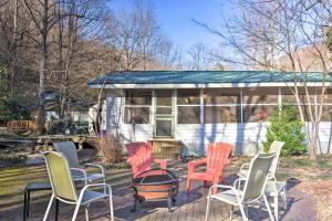 Holiday Home room in Cottage Fire Pit BBQ Walk to Chimney Rock!