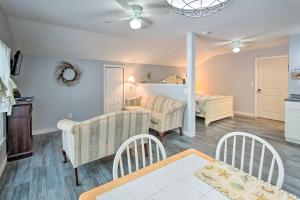 Charming Studio Less Than 10 Miles to Wells Beaches!