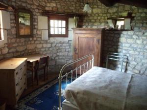 Maisons de vacances Traditional Charentais cottage in countryside 25 minutes from Royan : photos des chambres