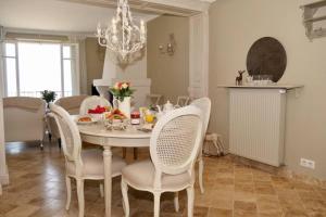 BORD DE MER - AC, WIFI, chic, sea view, beach 2 minutes walk