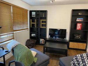 Beautiful apartment right off of Broadway Market