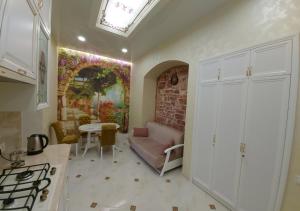 2 bedroom apartment Tykha street city center with parking place