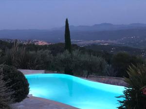 Maisons de vacances Villa La Genestiere - Familienoase und Golfertraum mit Infinity-Pool und 180-Grad-Panoramablick bis zum Meer : photos des chambres