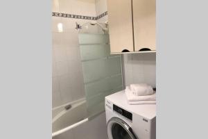 Appartements Le Vert Bois - calme, verdure, terrains de tennis : photos des chambres