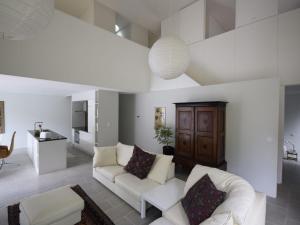 Luxury holiday home by the river in Boissières