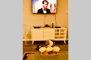 Luxury stay near Oakridge Mall for vacationwork