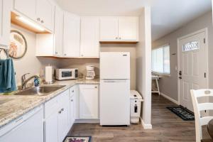 Luxury stay near Oakridge Mall for vacationwork