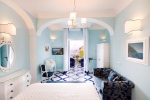Junior Suite with Sea View room in Villa Fiorentino