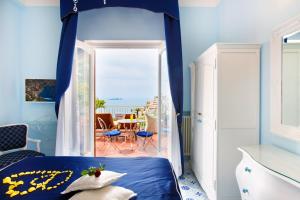 Three-Bedroom Apartment with Sea View room in Villa Fiorentino