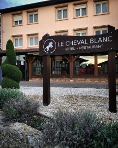 Hotels Le Cheval Blanc - Logis Hotel : photos des chambres