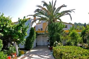 Villa Elena Studios - Dafnila