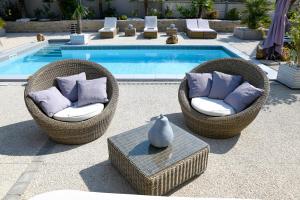 Gîte de la Villa de la Croix avec piscine et parking à 4 minutes de lA26