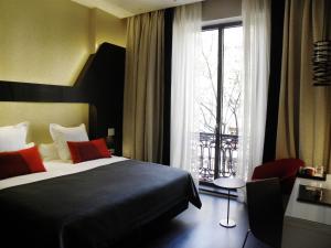 Double or Twin Room with Extra Bed (3 Adults) room in Vincci Gala