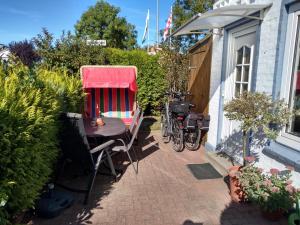 FeWo 8, 1ste Etage, eigene Terrasse mit Strandkorb