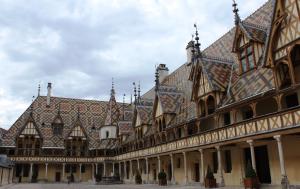 B&B / Chambres d'hotes La Maison Rouge Ladoix - Proche Beaune : photos des chambres