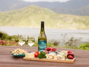 Lanza Retreat - Penzance Bay, Tennyson Inlet Home - Elaine Bay