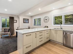 The Hillvue with Spa - Arrowtown Holiday Home