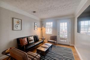 Apartment room in Tranquil Apartment outside Downtown ATL and Metro Close