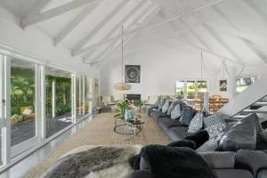 The House - The Lodge Te Horo - Otaki Beach