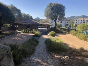 Domaine Arca T2 neuf standing piscine tennis