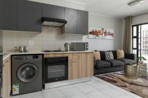 Alimama Spaces: The Roberts Greenlee Apartment