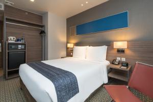 Standard Double or Twin Room room in Holiday Inn Express Bangkok Sathorn
