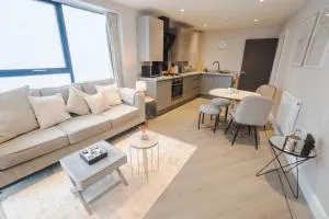 Beautiful Two bedroom Harbour Side Apartment - Lytchett Minster