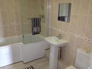 Surf Shack 1-Bed Cottage Sleeps 2 Pet Friendly