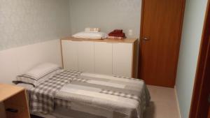 GUARAJUBA - Apartamento MÁXIMO 4 PESSOAS -2 quartos - 170 m da praia