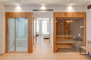 Suite Mirlo with Hammam, Hydromassage Bathtub and Sauna room in Hotel Boutique Mirlo Barcelona