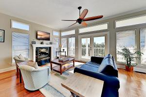 Three-Bedroom House room in Tropical Beach Home - Private Pool & Steps to Sand home