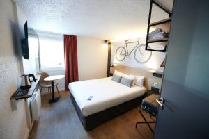 Hotels Kyriad Hotel Laval : photos des chambres