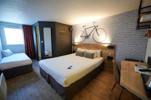 Hotels Kyriad Hotel Laval : photos des chambres