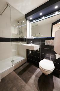 Hotels Kyriad Hotel Laval : photos des chambres