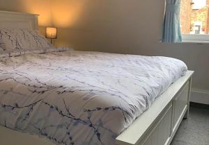 Howick House - Gorgeous Cosy Filey Cottage style central location - Sleeps 9