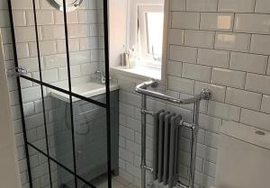 Howick House - Gorgeous Cosy Filey Cottage style central location - Sleeps 9