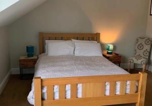 Howick House - Gorgeous Cosy Filey Cottage style central location - Sleeps 9