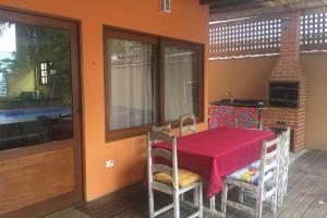 Lirio - Frente praia, 3 suites, 1km do centro,piscina, wi-fi e churrasqueira