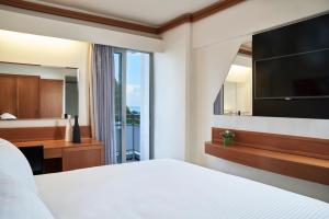 Superior Guestroom with side sea view