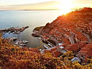 Portopiccolo Avolare Apartments in panoramic terrasses - beach included - Duino